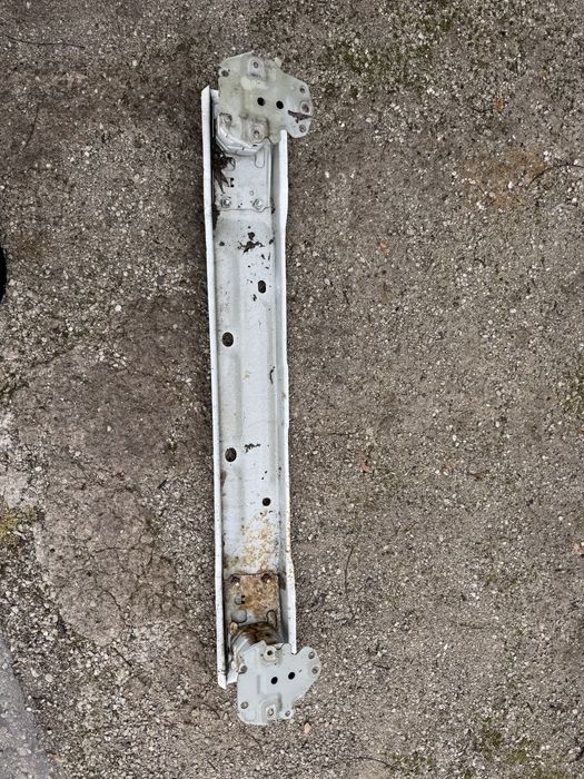 Усилитель заднего бампера Toyota Auris 180