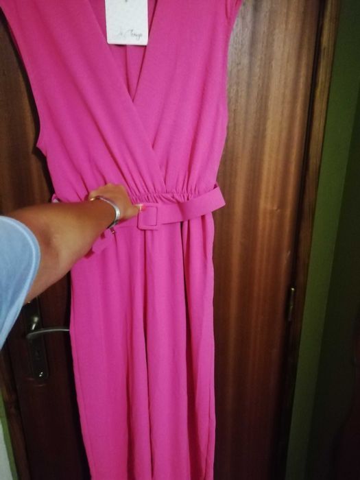 Macacão rosa fucsia novo