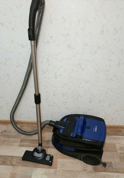 Пилосос миючий з аквафільтром Bosch BWD41700