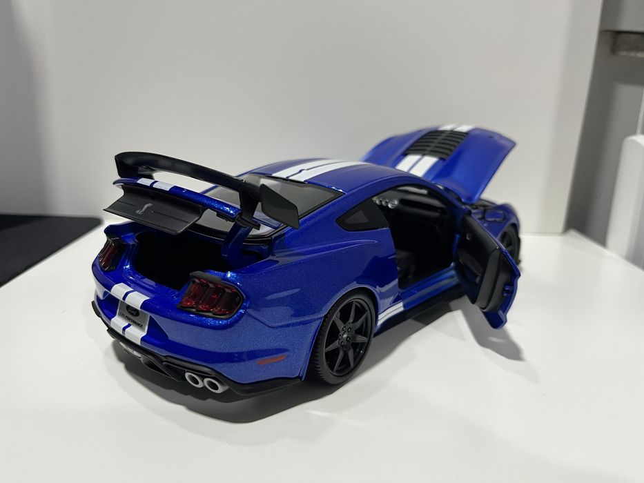 Mustang Shelby GT500 1:18 (Descrição)