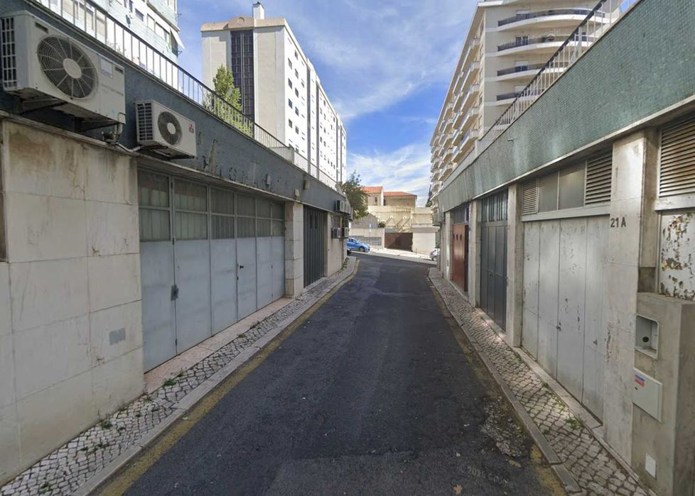 Armazém logístico com 1.024 m² em São Domingos de Benfica, Lisboa