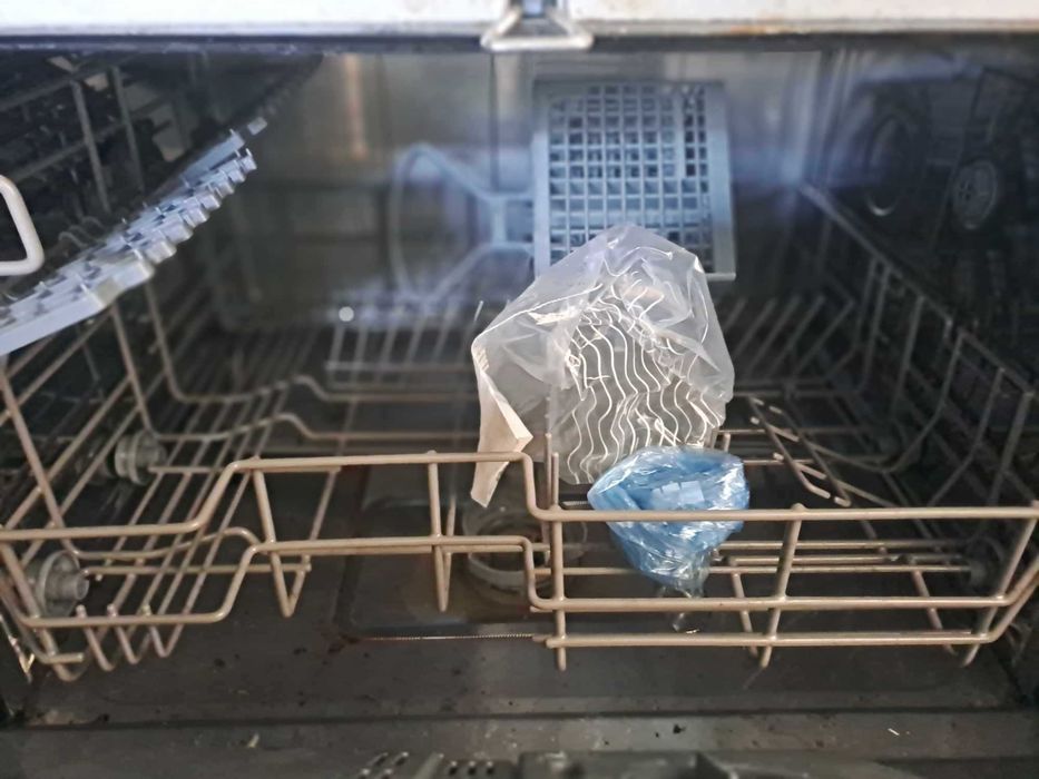 Máquina de lavar a loiça pequena
