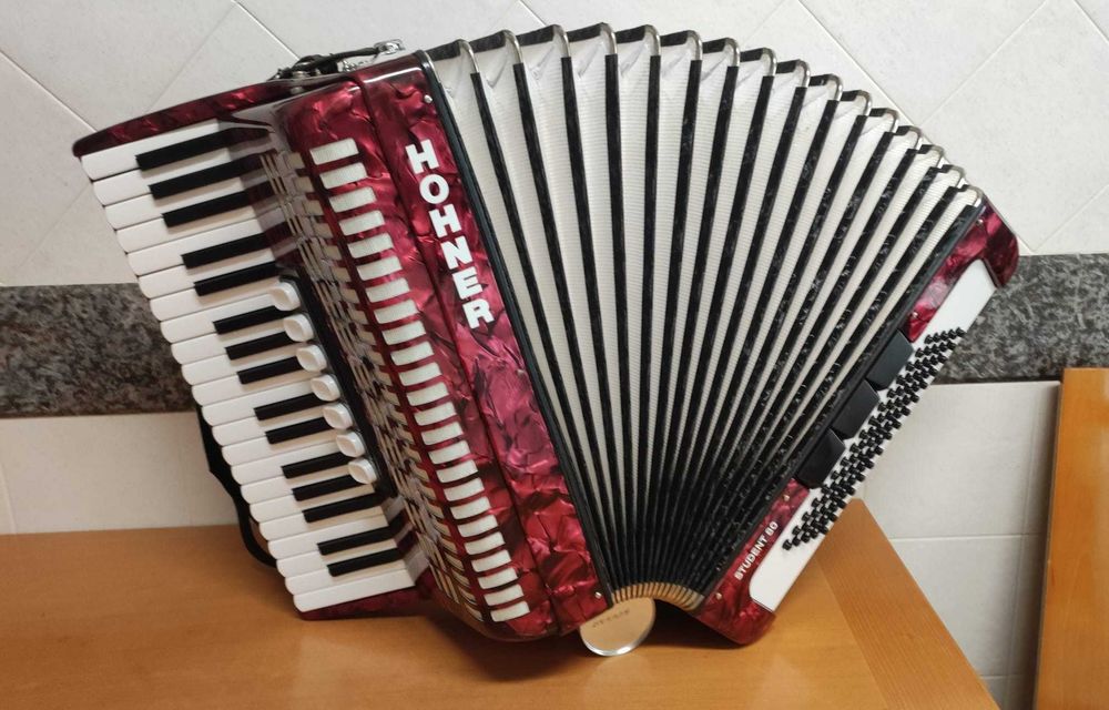 Acordeão Hohner à 3ª Voz - Acordeon
