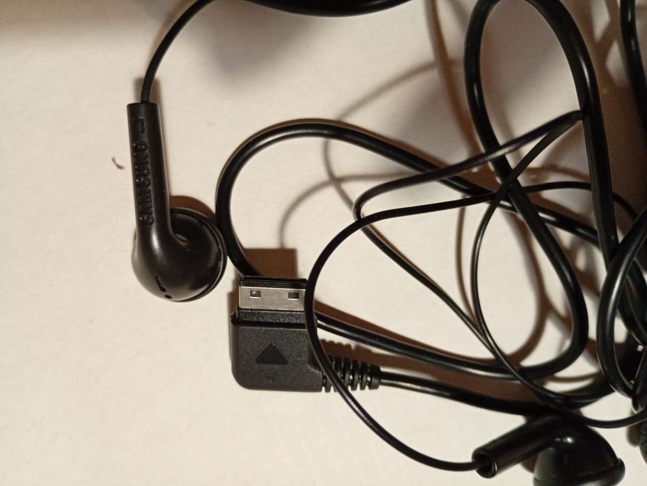 Зарядки та навушники Samsung (старий роз'єм), PC кабелі, перехідники