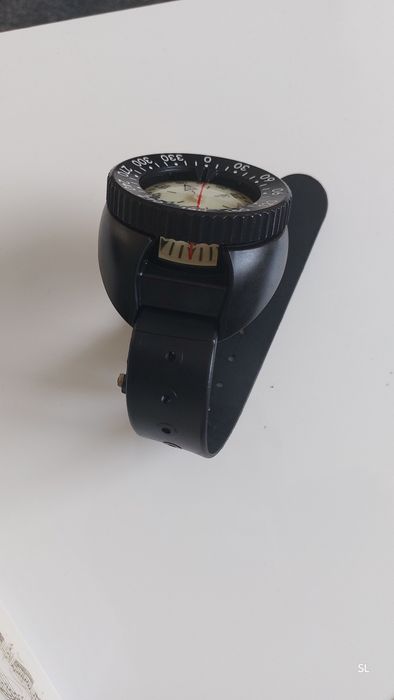 Computador de mergulho Suunto com cabo USB para transferência (oferta de Bussola).