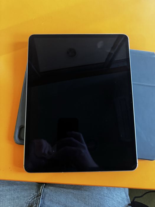 IPad Air 13 M3 128GB 5G jak nowy
