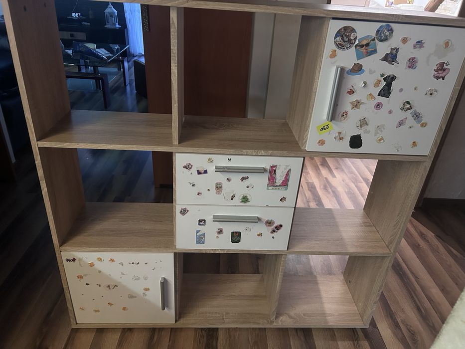 Regał z przegródkami