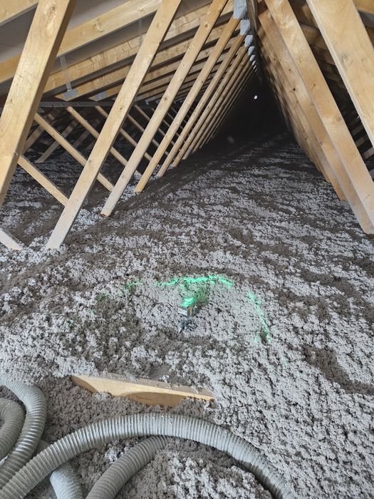 Ocieplenie poddaszy wdmuchiwanie wełny/ PIANA PUR