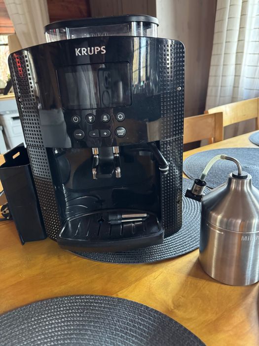 KRUPS ekspres ciśnieniowy  EA8160 automatyczny, samoczyszczący