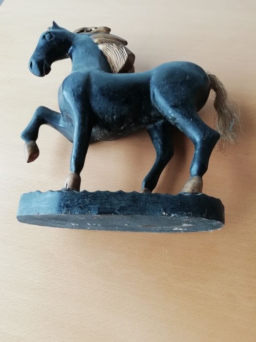 Pégaso antigo em madeira.