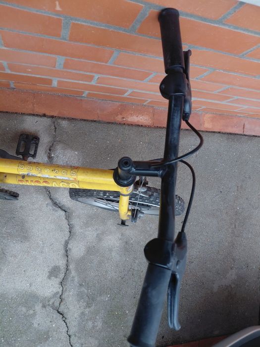 Bicicleta de criança a precisar de revisão geral completa 10€