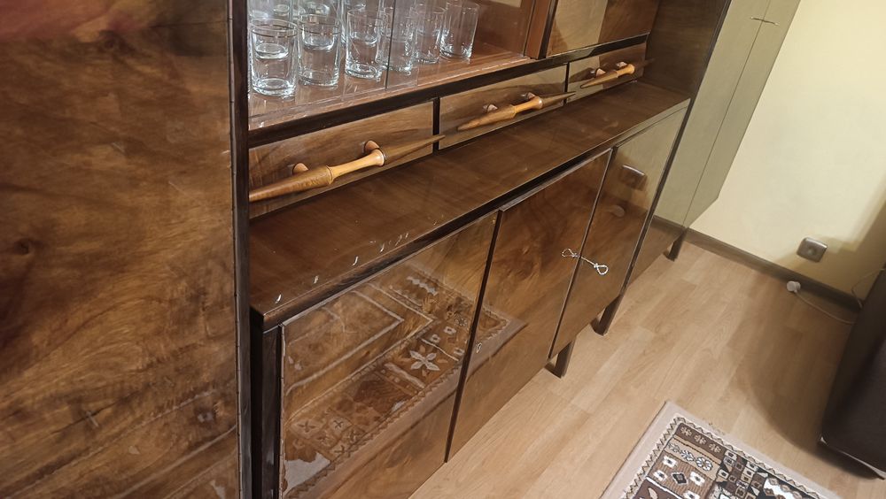 Meble z PRL wysoki połysk