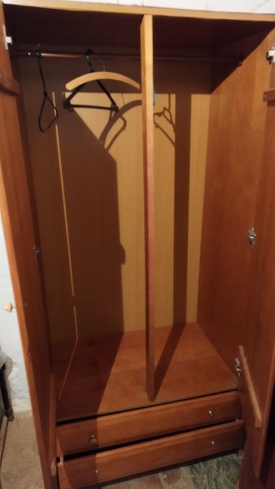 Roupeiro usado em bom estado