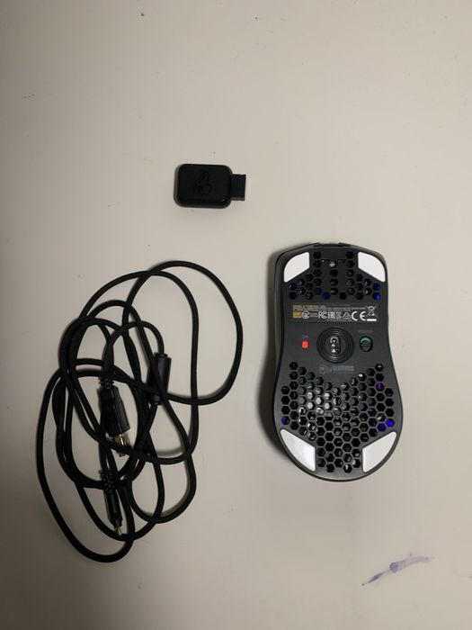 Mouse glorious model O TOTALMENTE NOVO AINDA NA CAIXA