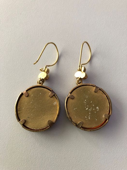 Brincos redondos com tecido laranja