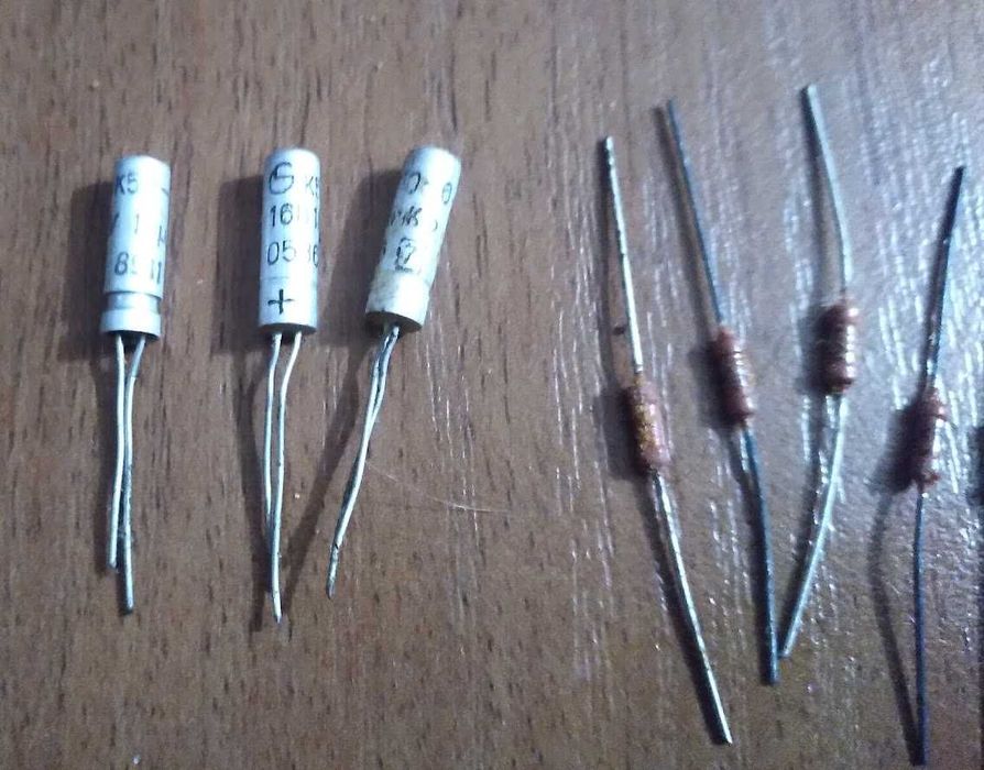 Комплект раритетных советских радиодеталей (Моторы, ИМС, Транзисторы)