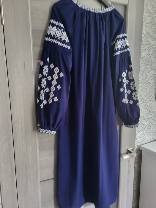 Сукня -вишиванка,нова і  чудова! Розмір-50-52.  Ціна 2 тисячі200 гр.