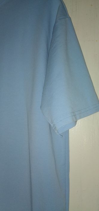 Сукня футболка блакитного кольору.