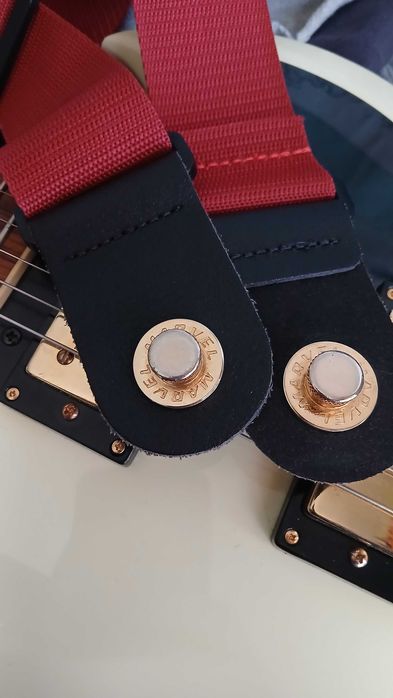 Guitarra Vintage SG (Gold Hardware)