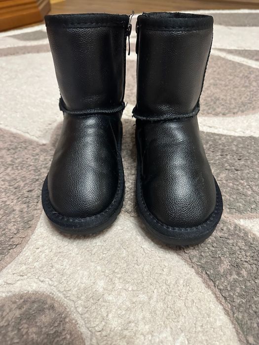 Нове дитяче взуття