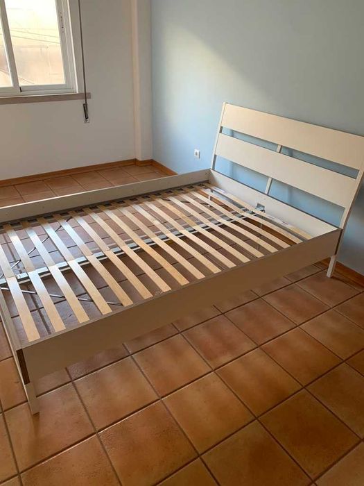 Cama Casal c/ Colchão 140x200 (IKEA)