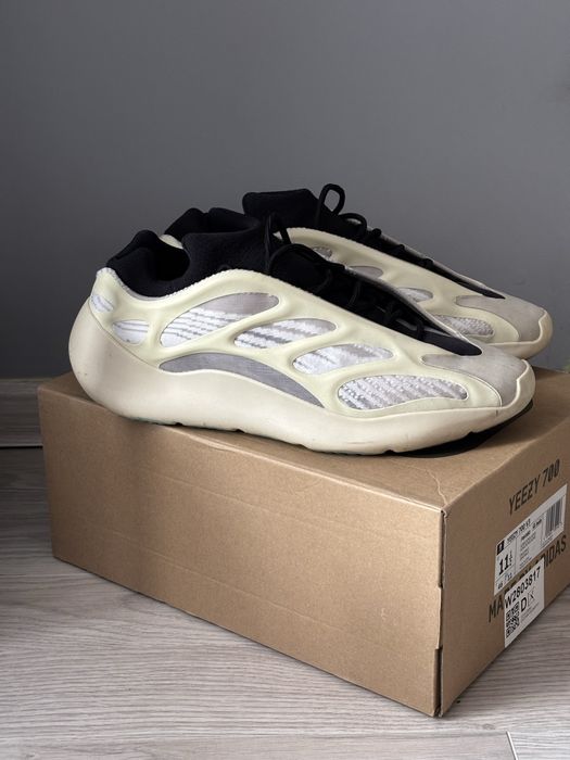 Yeezy 700 azeal