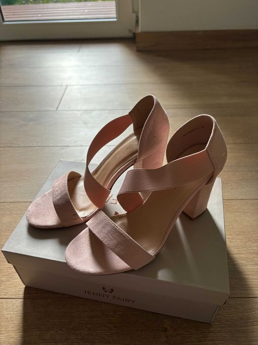 Buty różowe sandałki