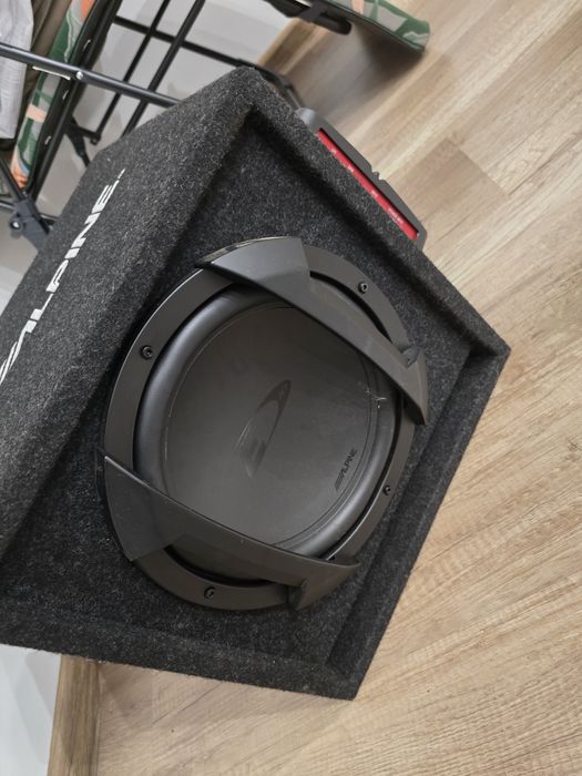 subofer  alpina z wzmakiem