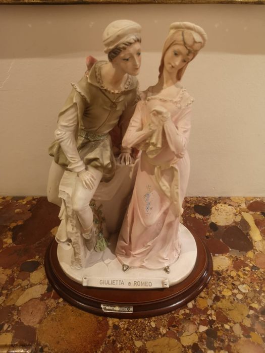 Estatueta em Marfinite