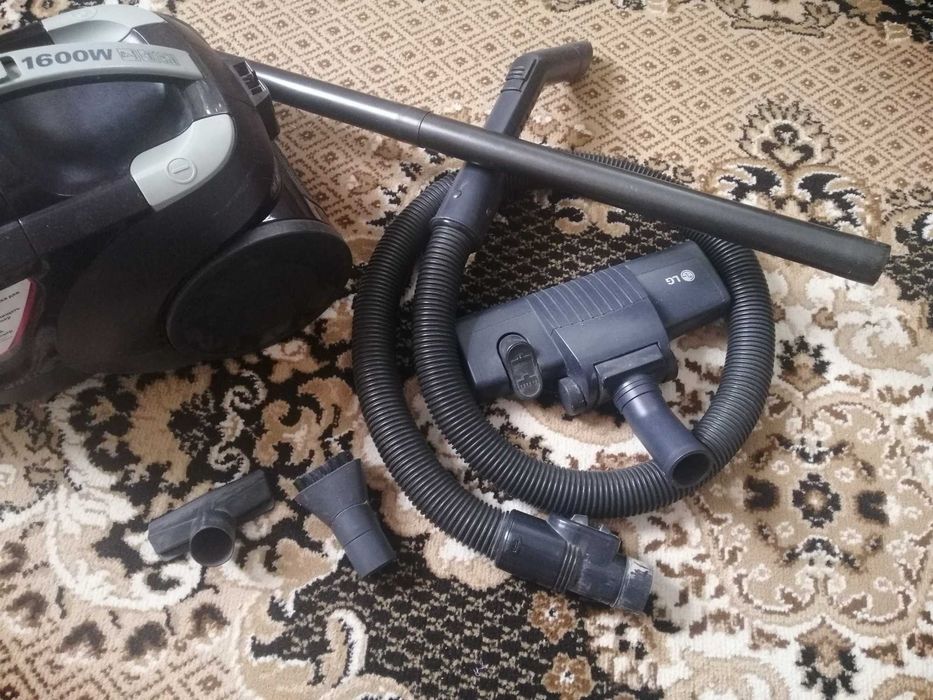 Продам пилосос LG