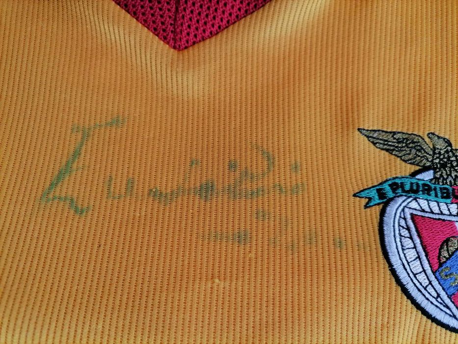 Emoldurar EUSÉBIO Camisola Autografada Ano 2000 (Autenticidade)