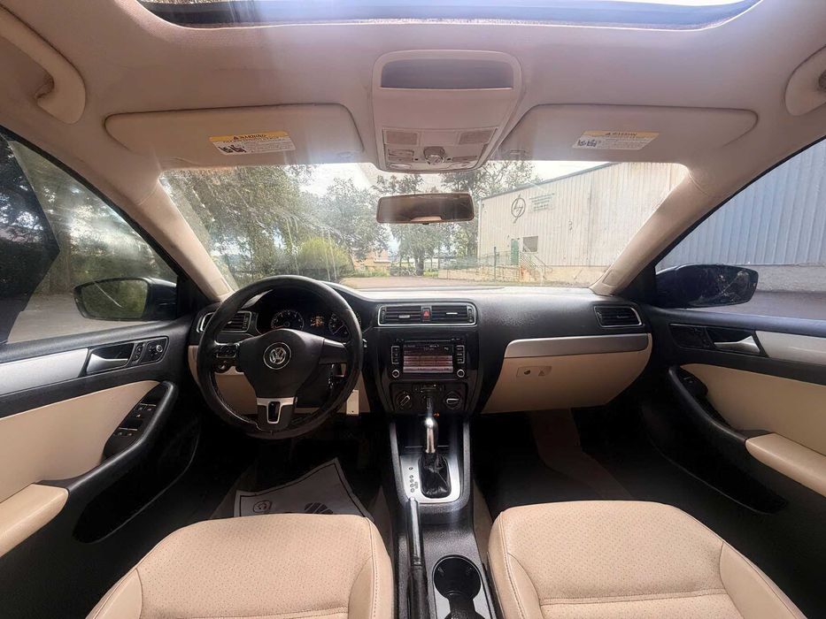 Volkswagen Jetta SE      2013