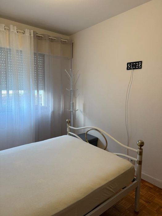 Aluga-se quarto individual em Alfornelos disponivel Julho