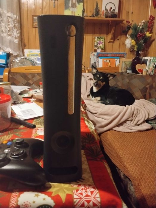 Xbox 360+pad+2 gry