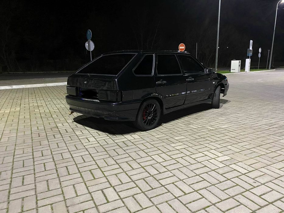 Ваз 2114 на полном боевом ходу !!