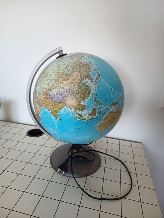 Globo terrestre com luz