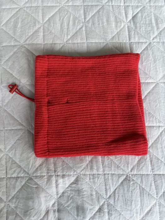 Miękki czerwony komin Reserved