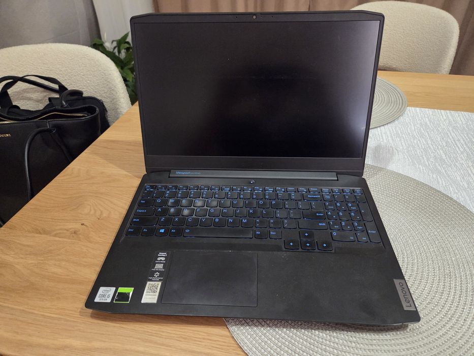 Lenovo ideapad gaming 3, intel i5-10300h, GTX 1650Ti, 16GB RAM