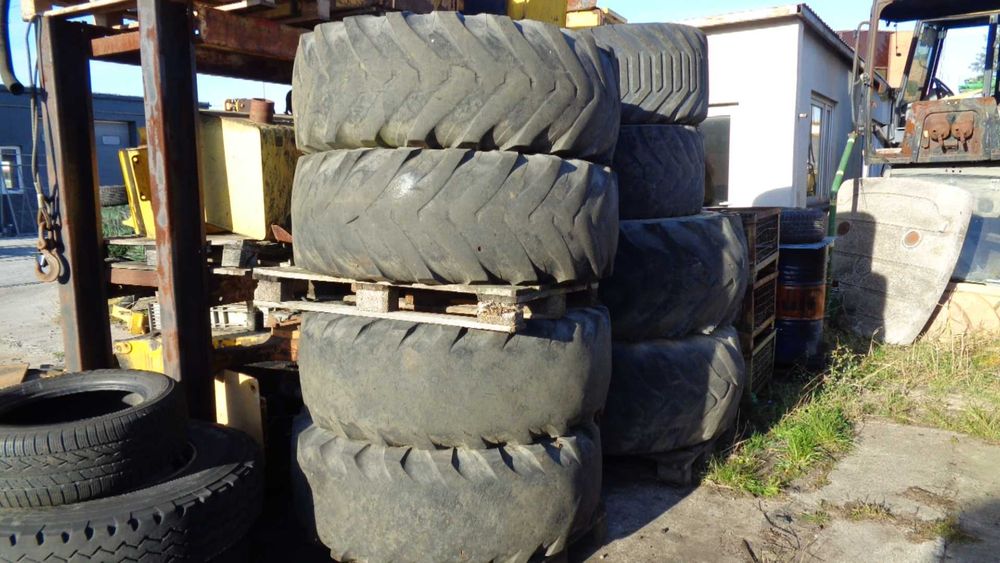 JCB4CX Koła pełne 440/80/28