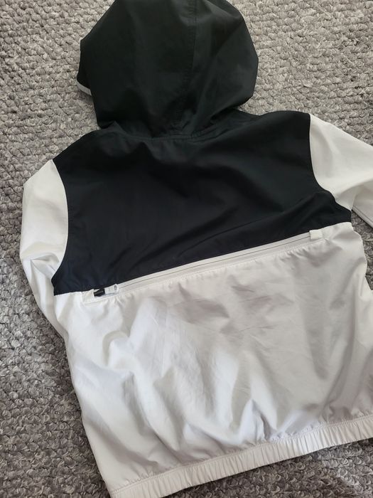 Lekka kurtka UNDER  ARMOUR  134/140  kangurka wiatrówka