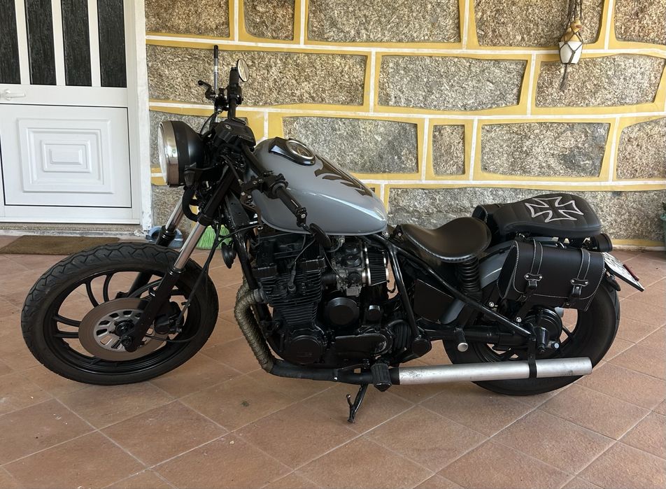 Yamaha XJ650 Maxim Bobber Restaurada e personalizada