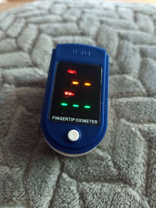 Pulsokstmetr do mierzenia pulsu i tlenu we krwi