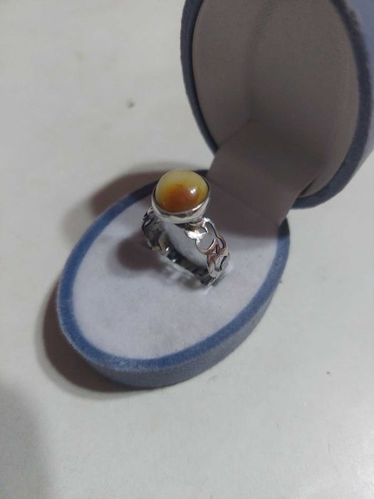 серебряное кольцо с королевским желтым янтарем