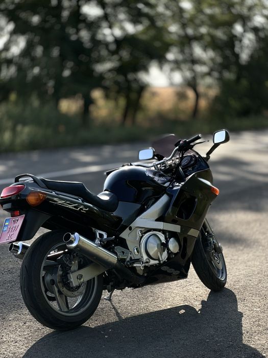 Kawasaki zzr 600