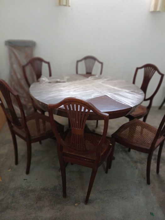 Mesa de jantar e 6 cadeiras para restauro