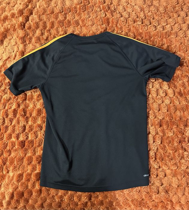 Футболка Adidas.