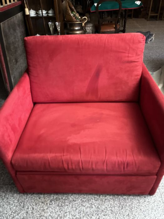 Sofa cambalhota nuns segundos tranforma-se em confortavel camma indivi