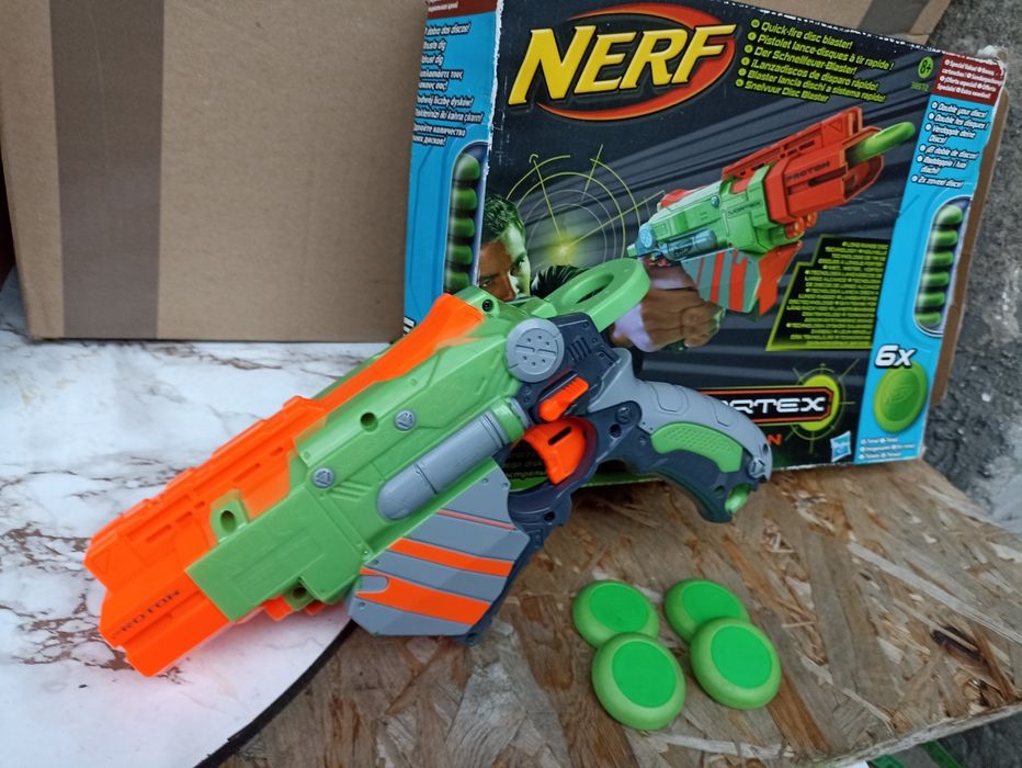 Zestaw NERF pistowyrzutnia dysków i 4 dyski