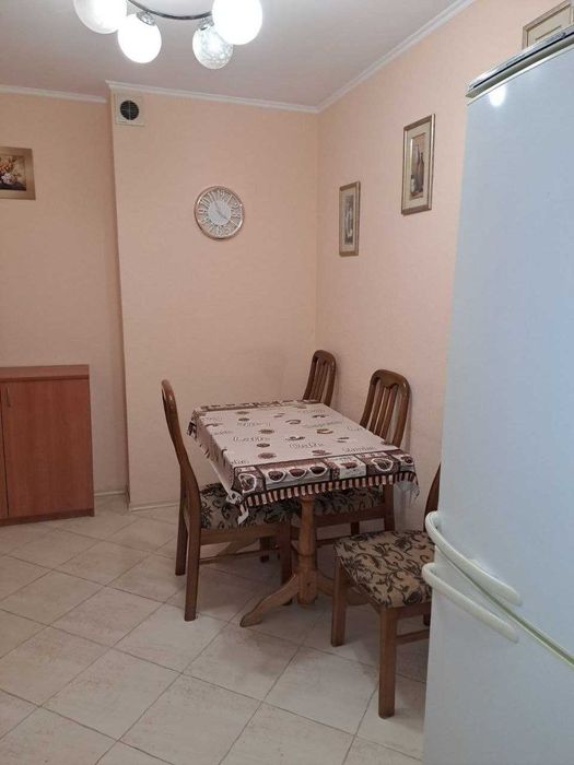 Здається світла та затишна квартира в будинку-шоколадці на Антоновича.