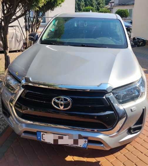 Разборка Toyota Hilux бампера фари двері крила скло капот Шрот
